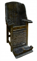 ≪刺（とげ）のある椅子≫ 19 世紀 ローテンブルク中世犯罪博物館（ドイツ）ℂThe Mainichi Newspapers