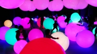 光のボールでオーケストラ / Light Ball Orchestra チームラボ, 2013, インタラクティブインスタレーション, 音楽: 高橋英明