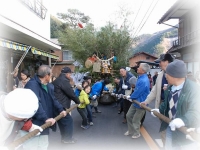 丹波山村の奇祭　「お松引き」