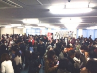 多くの来場者でごった返すVol.1の会場。