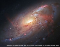りょうけん座の方向、約2000万光年先にある渦巻銀河「M106」 ⓒNASA, ESA, the Hubble Heritage Team (STScI/AURA), and R. Gendler (for the Hubble Heritage Team)