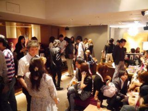 11/22(木) 青山 デザイナーズカフェでGaitomo国際交流パーティー