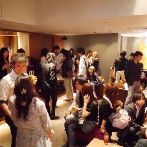 11/22(木) 青山 デザイナーズカフェでGaitomo国際交流パーティー