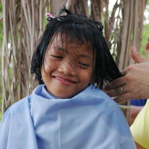 理美容師の力で世界の貧困をなくそう 「シャンティとしょかん　カンボジアのおはなし」